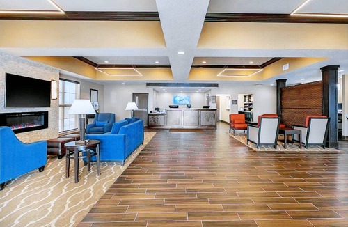 Cedar Rapids - Iowa City Hotel | Comfort Inn & Suites Cedar Rapids CID Eastern Iowa Airport