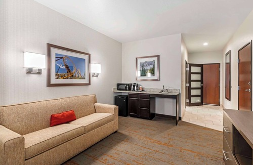 Brighton Hotel | Comfort Inn & Suites Brighton Denver NE Medical Center