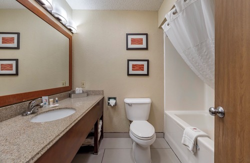 Hays Hotel | Comfort Inn & Suites Hays I-70