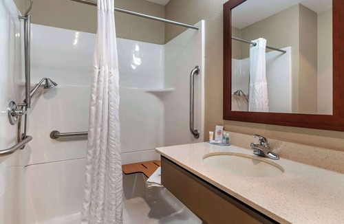 Junction City Hotel | Comfort Inn & Suites Junction City - near Fort Riley