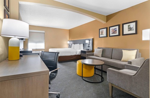 Kansas City Hotel | Comfort Inn & Suites Kansas City - Northeast