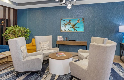 Lawrence Hotel | Comfort Inn & Suites Lawrence - University Area