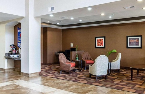 Lawrence Hotel | Comfort Inn & Suites Lawrence - University Area