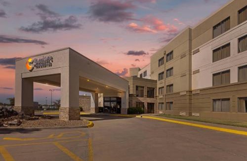 Greenwich Hotel | Comfort Inn & Suites Wichita Northeast
