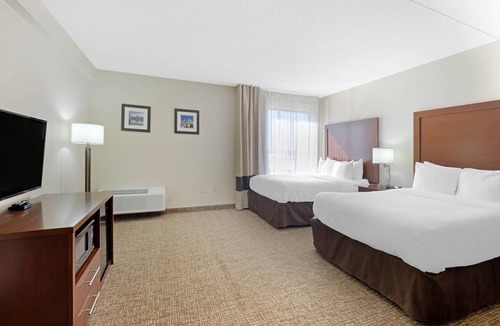 Greenwich Hotel | Comfort Inn & Suites Wichita Northeast
