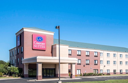 I-435 West KC-KS Hotel | Comfort Suites Speedway - Kansas City