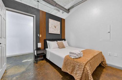 River Market Apartment | Comfortable 2BR Stay with WiFi in Kansas