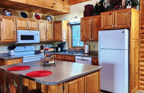 Lutsen Cabin | Comfortable 3 Bedroom, 2 Bath Cabin Between Lutsen Mountains and Lake Superior