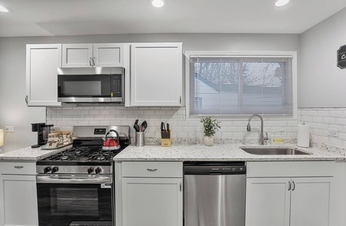 Worth House | Comfortable and cozy 4BA, 2BA Home in Worth