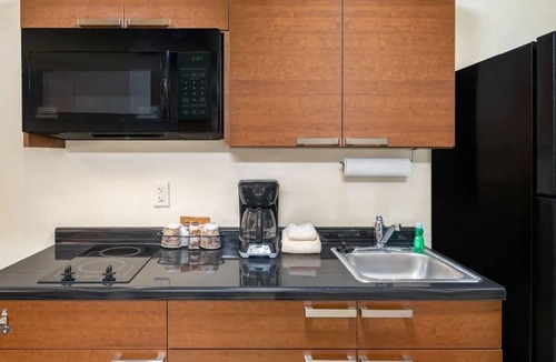 Marquette Hotel | Comfortable Extended-Stay Hotel with Full Kitchens & Pet-Friendly Room
