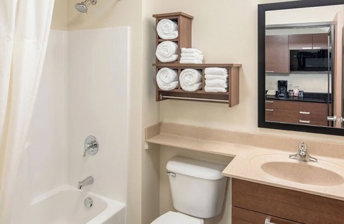 North Aurora Hotel | Comfortable North Aurora Stay | Pet-Friendly and Fully Equipped Kitchen