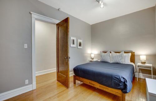 North Center Apartment | Comfortable Vintage North Side Retreat for 8