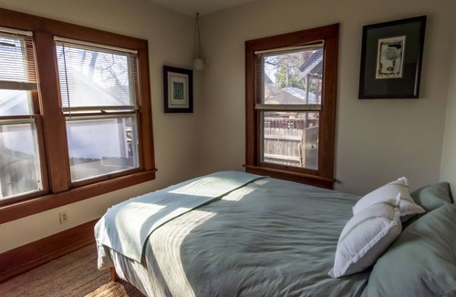 College Hill House | Comfy bungalow in historic College Hill neighborhood, near restaurants and more