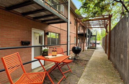 Old Town Apartment | Contemporary condo in the heart of Old Town