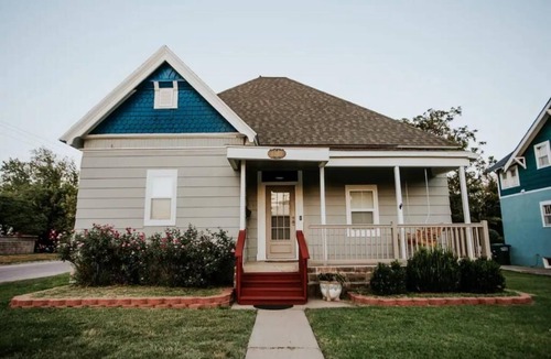 Dodge City House | Cool, Trendy house in Dodge City! The Painted Cow