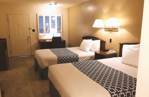 McCook Hotel | Coratel Inn & Suites By Jasper McCook - Deluxe 2 Queen Bed NS