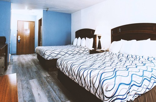 Park City House | Coratel Inn & Suites by Jasper Park City - Wichita North - QBNS