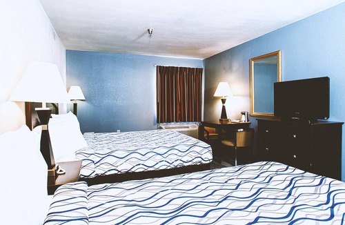 Park City House | Coratel Inn & Suites by Jasper Park City - Wichita North - SQBNS