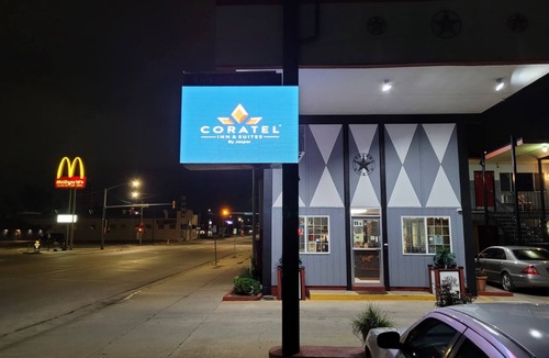 Hutchinson Hotel | Coratel Inn & Suites Hutchinson-2 Queen Bed NS -1 Queen Bed and 1 Full Bed