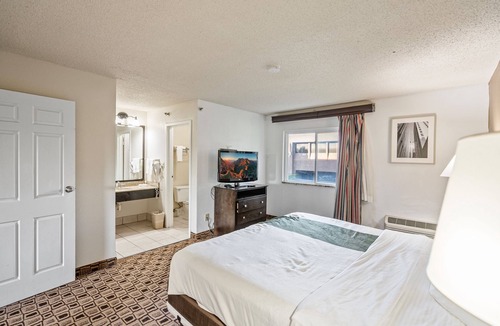 Wichita Hotel | Coratel Plus Suites Wichita West Airport