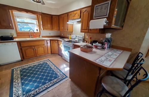 Lapoint House | Corporate Guest Charmer, Clean, and Well Cared For on 2 Acres- Blueys HappyPlace