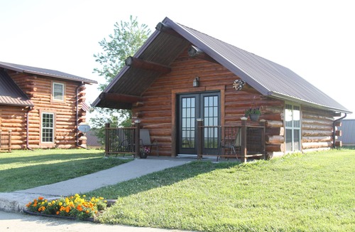 Martinsville Cabin | Cory's Cabin in Albany, Missouri. Serene, relaxing and magnificent views.