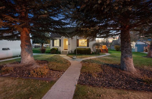 Garden City House | Cottage 65 | Pet Friendly, Hot tub, Arcades, Walk to Bear Lake!