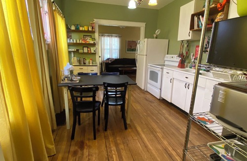 Northeast Kansas City House | Cottage West-3 bed 1 bath house-with ez access to hwys-close to stadiums!