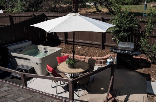 Lyons Cabin | Cottonwood Cabin *HOT TUB*River Access*RMNP