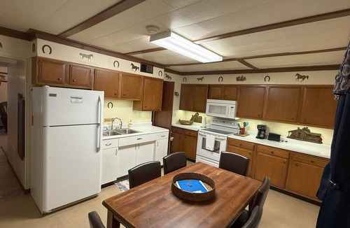 Yankton Cabin | Country-themed 3 bedroom cabin near Lewis & Clark Lake at DJ's Resort