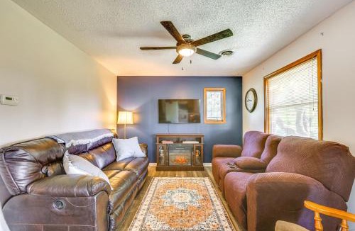 Chapman House | Countryside Escape 14 Mi to Milford & Geary Lakes!