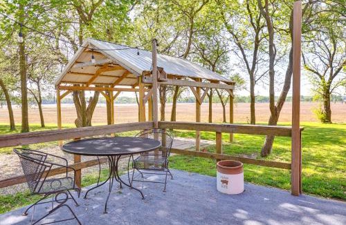 Chapman House | Countryside Escape 14 Mi to Milford & Geary Lakes!
