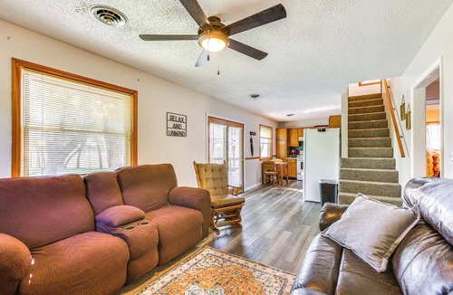 Chapman Cottage | Countryside Escape 14 Mi to Milford & Geary Lakes!