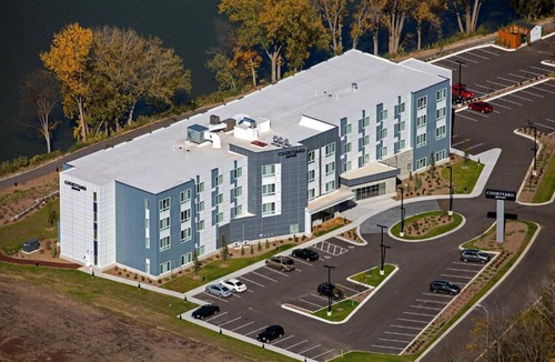 Appleton Hotel | Courtyard by Marriott Appleton Riverfront