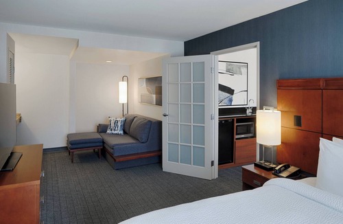 Springfield Hotel | Courtyard by Marriott Springfield Downtown