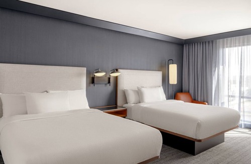 Brookfield Hotel | Courtyard by Marriott Milwaukee Brookfield at Poplar Creek