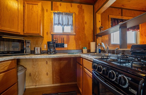 Cody Apartment | Cowboy Bunkhouse #1- 10 minutes from Cody, Western Charm and Comfort!
