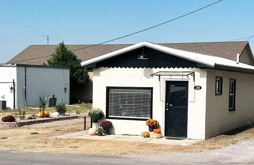 Shattuck House | Cozy 1 Bedroom, 1 Bath Inn in the heart of Shattuck, Oklahoma!