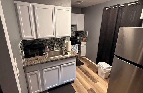 Midtown Apartment | Cozy 1-bedroom apartment in serene Oklahoma City with AC