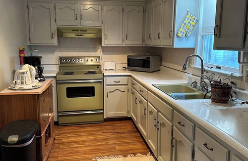 Northeast Kansas City Apartment | Cozy 1-bedroom apartment in tranquil Kansas City with AC
