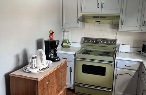 Northeast Kansas City Apartment | Cozy 1-bedroom apartment in tranquil Kansas City with AC