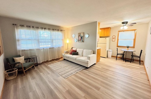 Lincoln Apartment | Cozy 1-bedroom apartment in peaceful neighborhood.