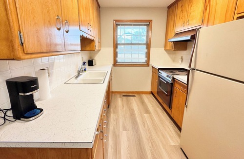 Lincoln Apartment | Cozy 1-bedroom apartment in peaceful neighborhood.