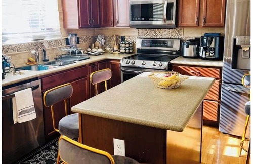Aurora Bed & Breakfast | Cozy 1-bedroom bed & breakfast in charming Aurora with AC