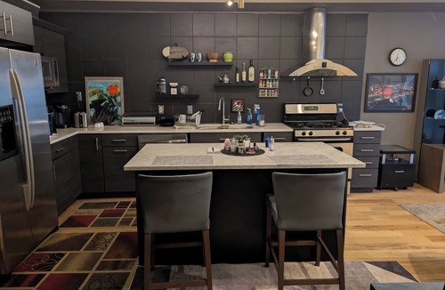 Westside North Condo | Cozy 1-bedroom condo in serene Kansas City with AC and gym