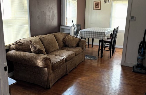 Falls City Cottage | Cozy 1-bedroom cottage in soothing Falls City with AC