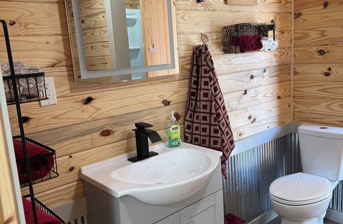 Protection Cabin | Cozy 1-bedroom lodge in lovely Protection KS with AC