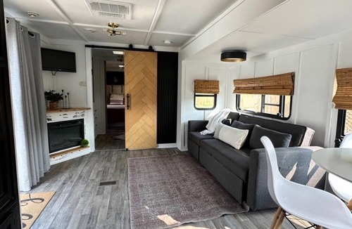 Kennebec House | Cozy 1-bedroom travel trailer on i90 in Central South Dakota at Kennebec.