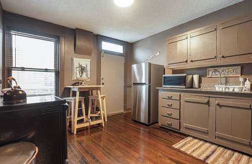 Kansas City Apartment | Cozy 1BR near KU Med, walkable