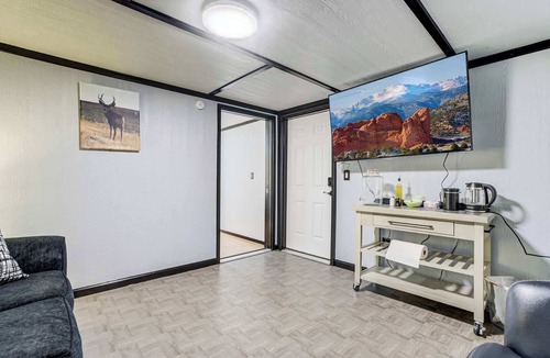 Deer Trail House | Cozy 1BR Retreat, Sleeps 4, Near I-70 & DEN